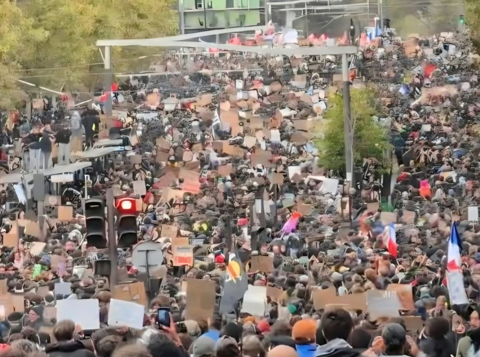 Val de proteste în Europa. Foto: Captură video de la manifestaţiile din Franța