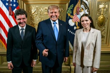 Fotografia lui Nicușor Dan cu Donald Trump este reală