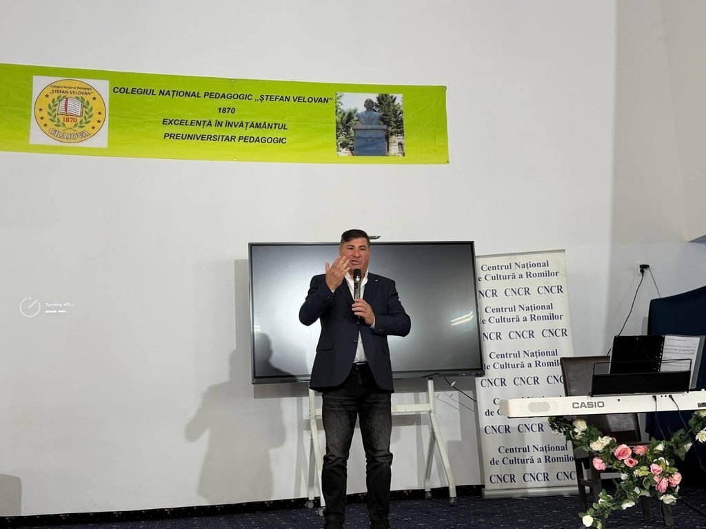 Caravana Culturală a Romilor a ajuns la Craiova 100 de elevi au fost premiați pentru talent și performanțe școlare - Jurnalul Olteniei – Știri din Craiova și Oltenia Caravana Culturală a Romilor a ajuns la Craiova 100 de elevi au fost premiați pentru talent și performanțe școlare