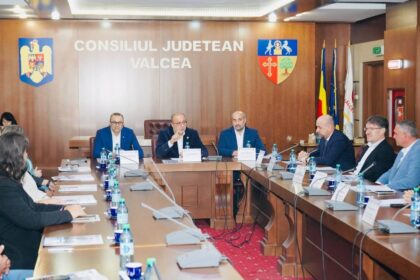 Ședințe de lucru la CJ Vâlcea Investiții de 12 milioane de euro pentru sănătatea vâlcenilor