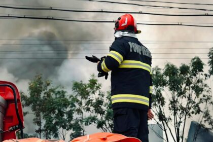 Pompier agresat în timpul unei intervenții. Trei suspecți, la audieri. Foto: Facebook/IGSU