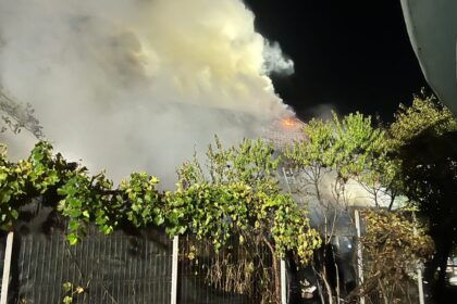Incendiu într-o casă din Slatina. Patru persoane, la spital