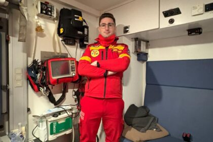 Povestea din spatele uniformei: Răzvan, voluntar SMURD: „Făcând din plăcere, nu simți oboseala”