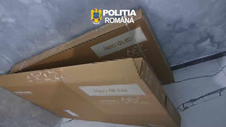 Two brown cardboard boxes stacked on a blue-tiled floor with blurred shipping labels; police watermark 'Politia Romana' in the corner.