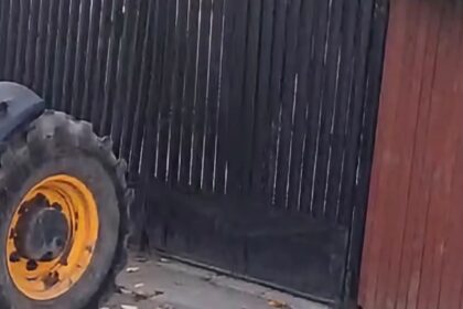 A aruncat gunoiul pe câmp și s-a trezit cu el în curte