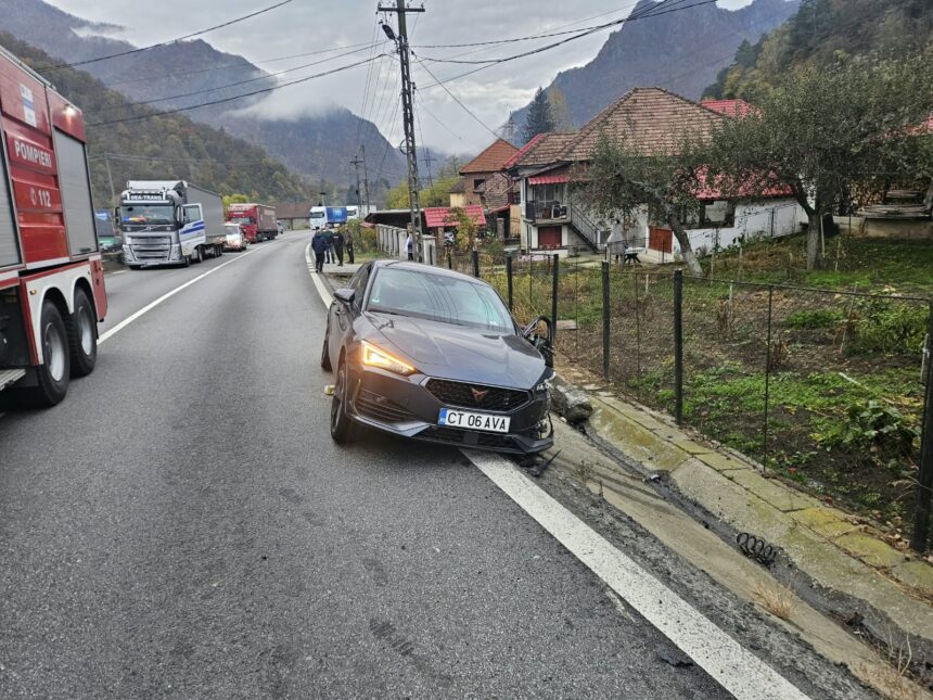 Accident pe Valea Oltului: Trafic oprit și intervenție de urgență