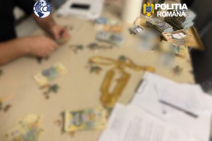 Blurred table with cash stacks and documents; DIICOT and Poliția Română logos in the corners.