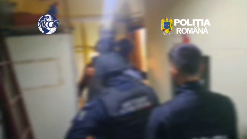 Blurred hallway scene with two Romanian police officers walking ahead; Politia Română and PICOT logos appear in the corners.